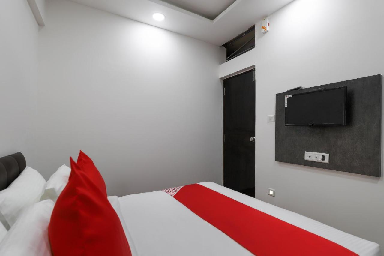 โอโย 40139 โฮเต็ล เปราเดียต Hotel อาเมดาบัด ภายนอก รูปภาพ