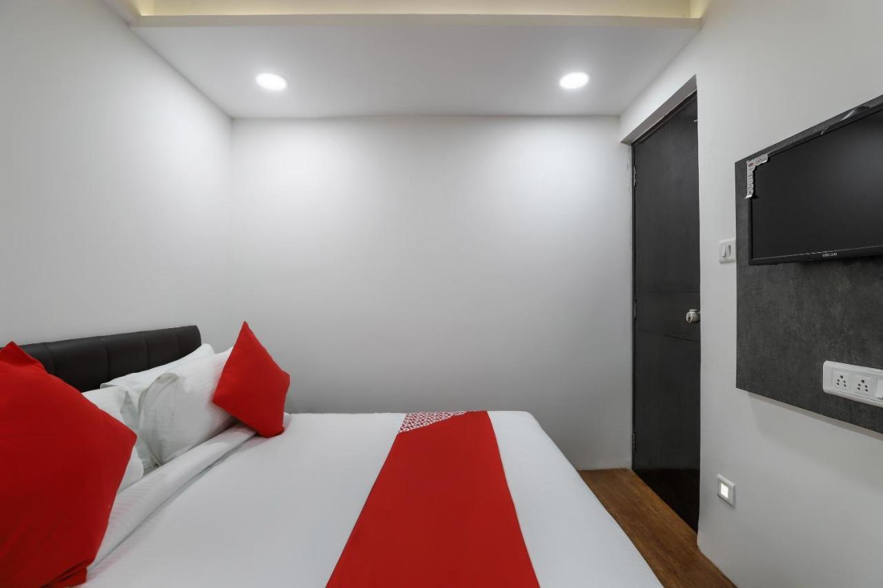 โอโย 40139 โฮเต็ล เปราเดียต Hotel อาเมดาบัด ภายนอก รูปภาพ